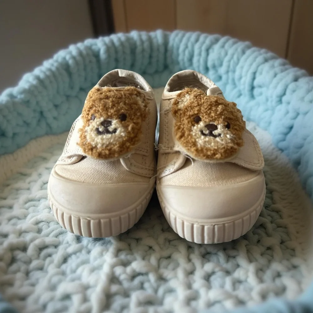 Bear Canvas Shows Baby Boy/Girl Unisex Size 4